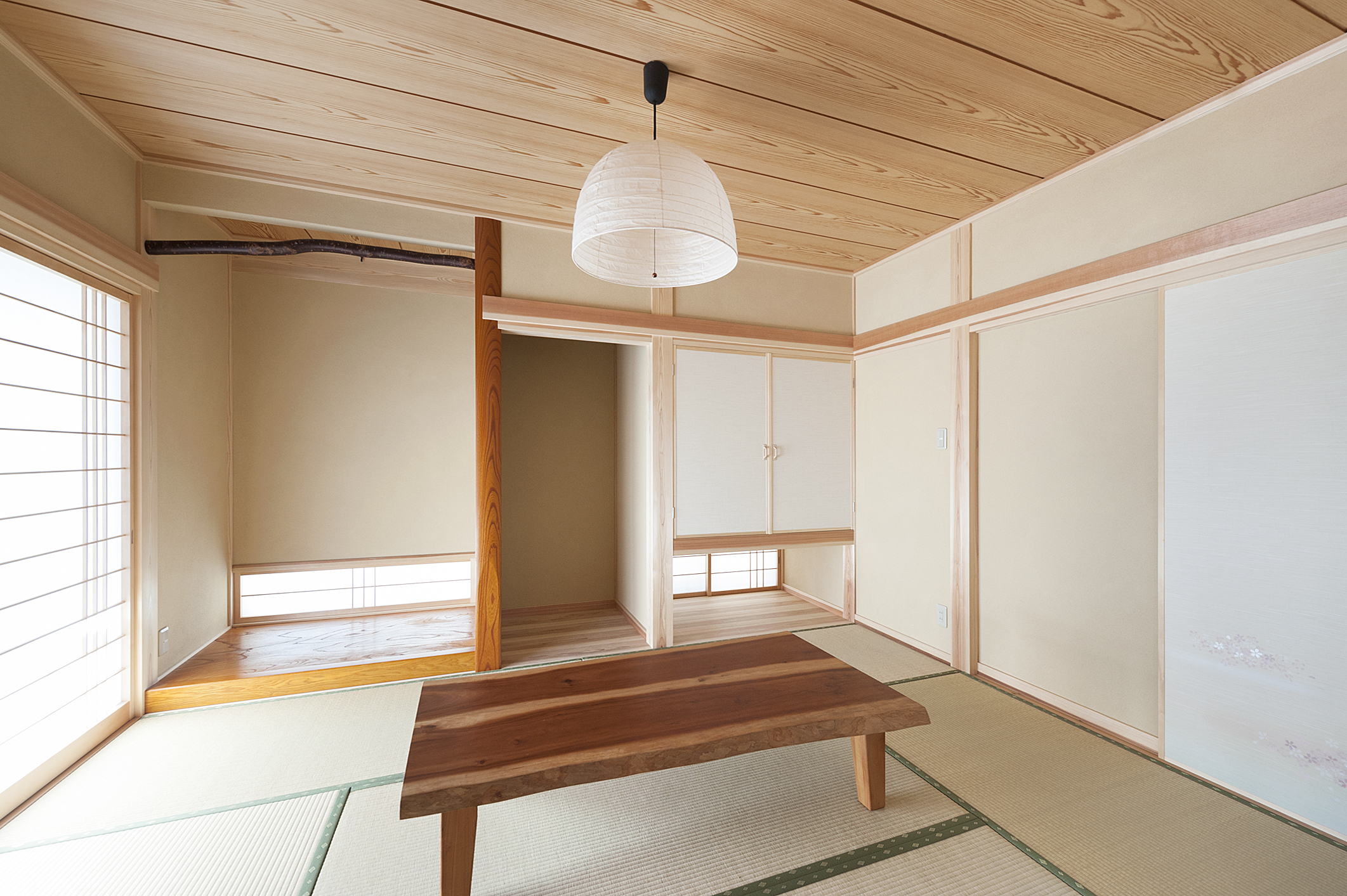 光と木が調和する、和のここちよさに包まれる住まい